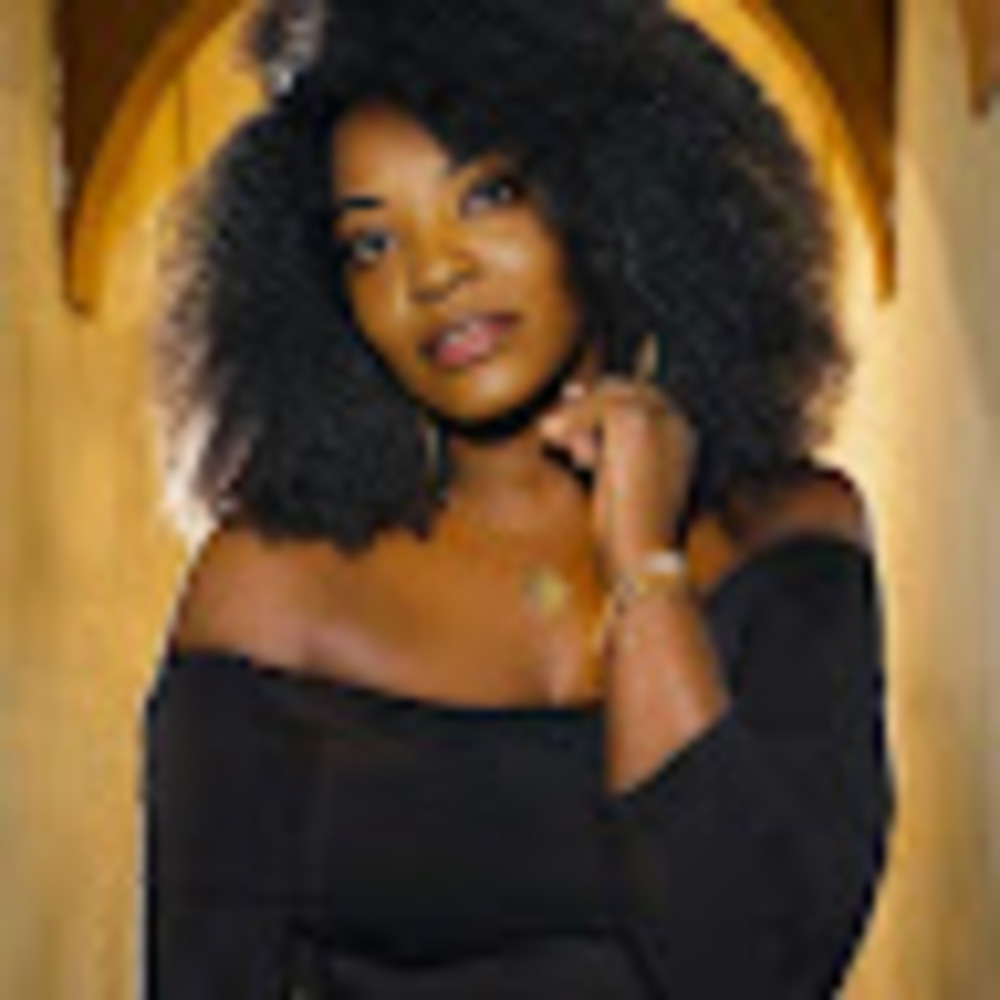 FOLLOW TO KNOW WHEN I GO LIVE ♥️♥️Meet Your Posher 🧡❤️